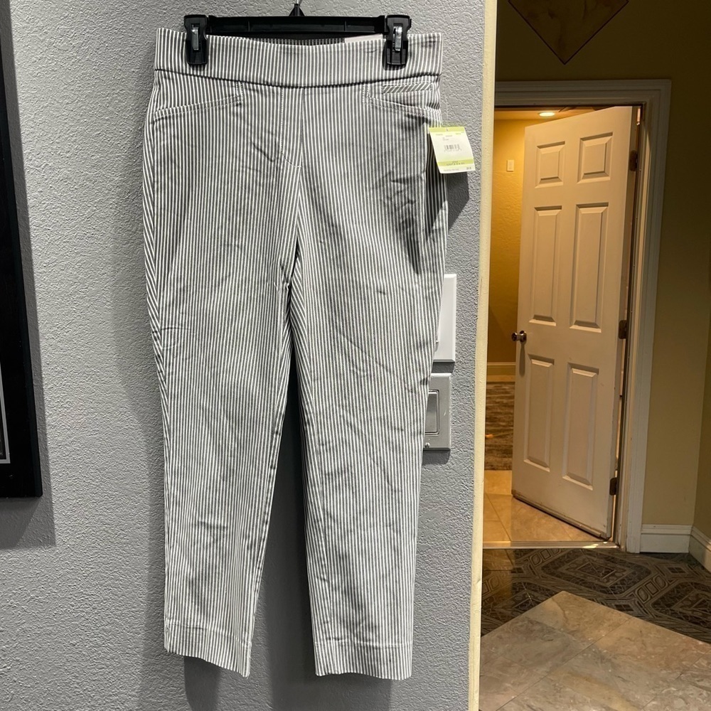 Anne Klein slim crop, New With Tags size 4